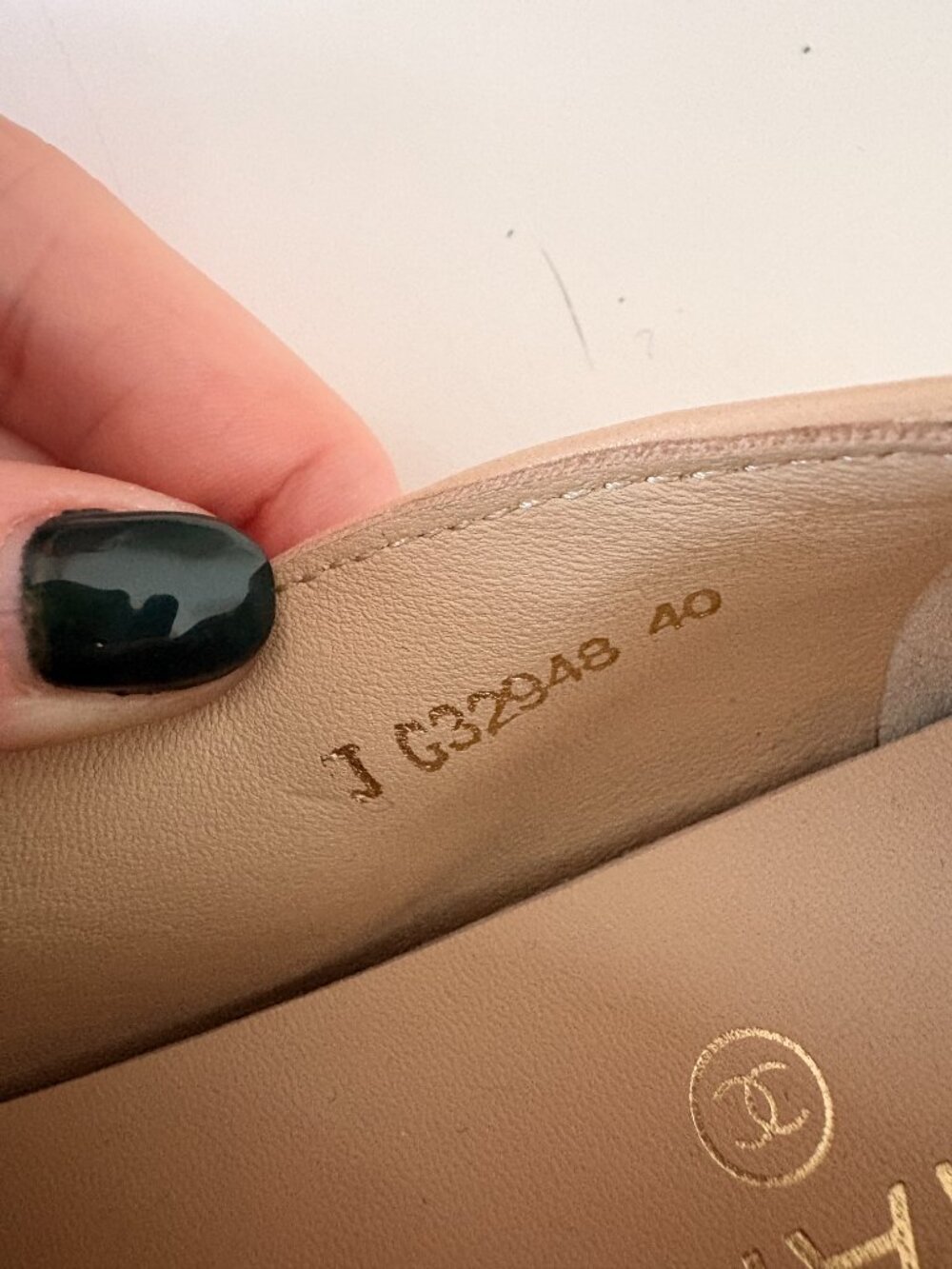 CHANEL Beige Leather CC Logo Loafers Size 40 Made in Italy - Picture 3 of 7